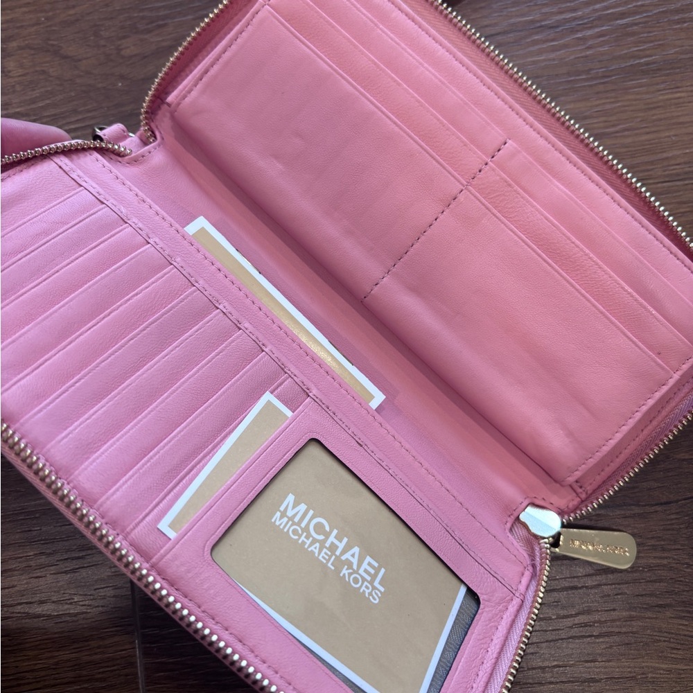 Michael Kors Quilted Leather Continental Zip Around Wallet/Wristlet in Pale Pink - Picture 5 of 7